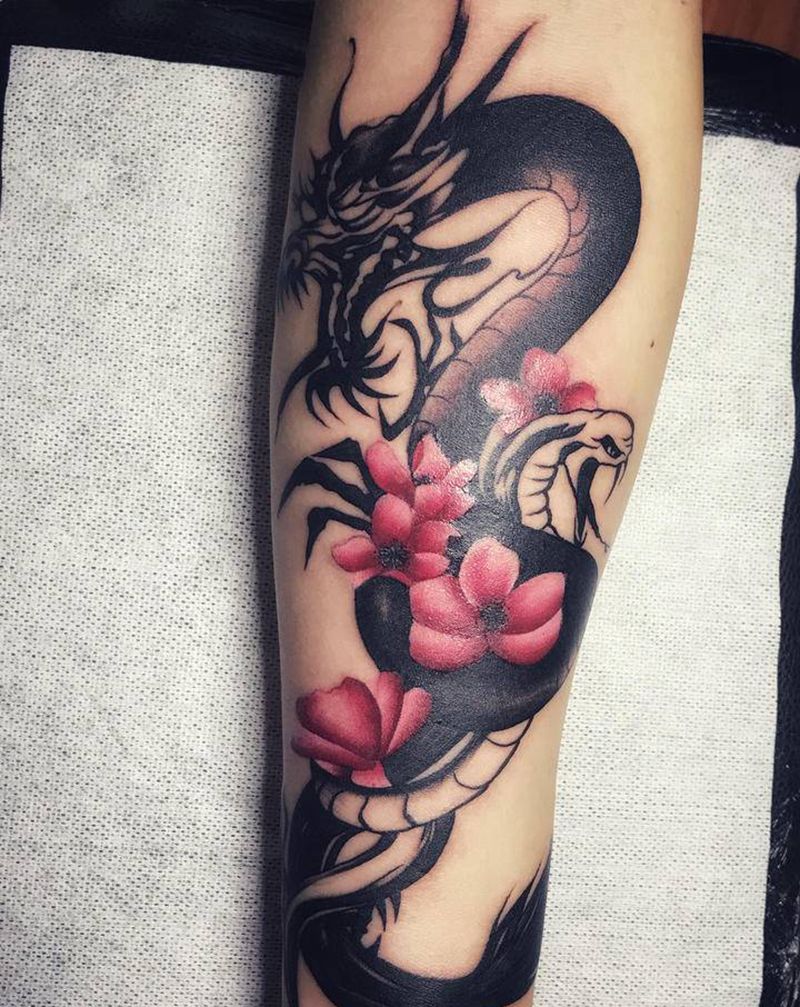 墨龙纹身图片_手臂水墨纹身图案