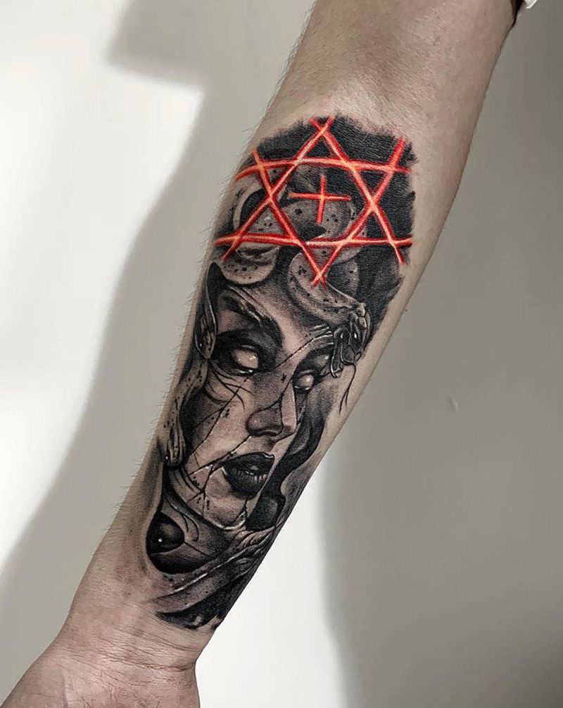 美杜莎纹身图片_手臂欧美写实美杜莎纹身图案