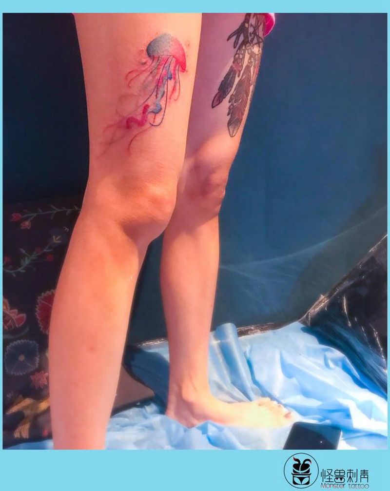 水母纹身图片_腿部纹身图案