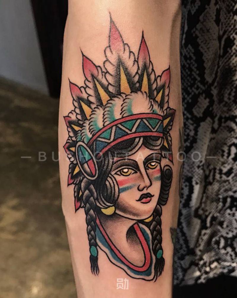 印第安女郎纹身图片_手臂Old School女郎纹身图案