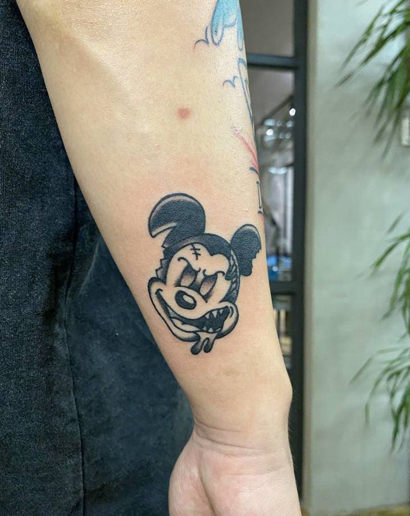 卡通暗黑米奇纹身图片_手臂Old School米奇纹身图案