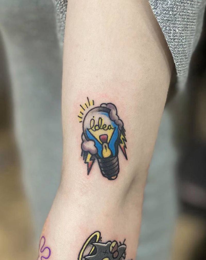 卡通小灯泡纹身图片_手臂Old School灯泡纹身图案