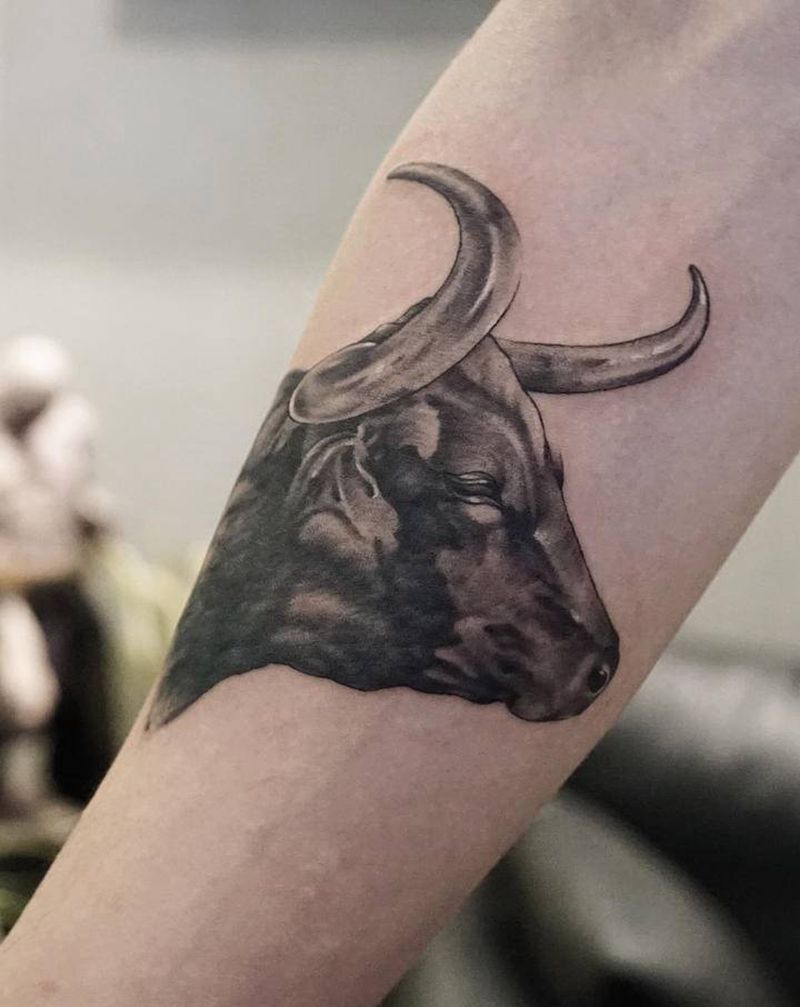 写实 牛纹身图片_手臂欧美写实牛纹身图案