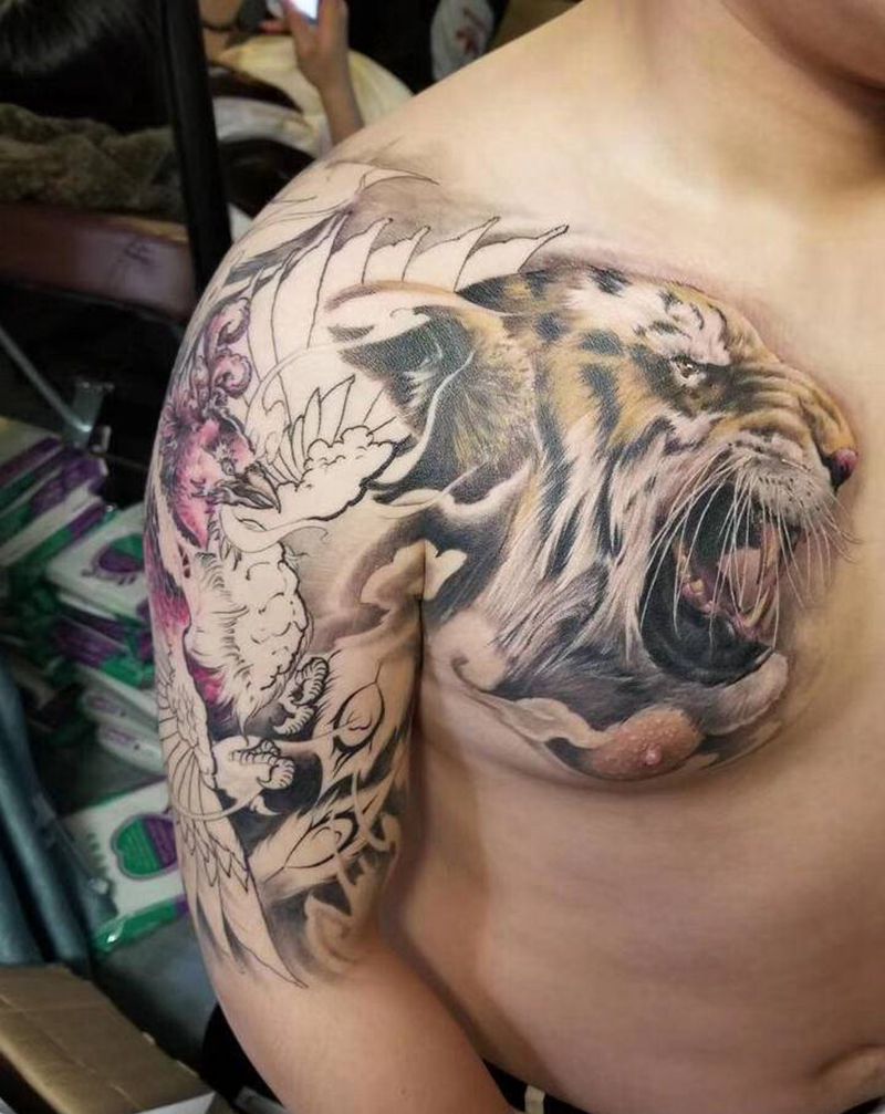 半甲虎纹身图片_胸部肩部欧美写实纹身图案