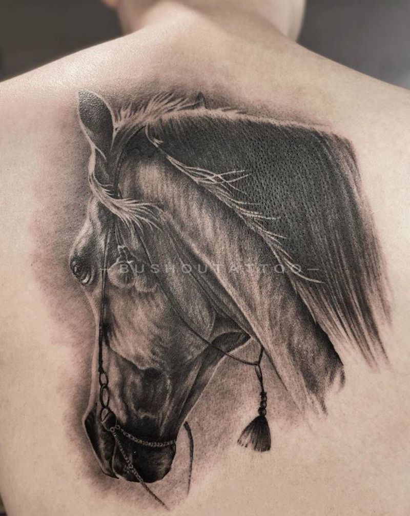 写实 马纹身图片_背部欧美写实马纹身图案