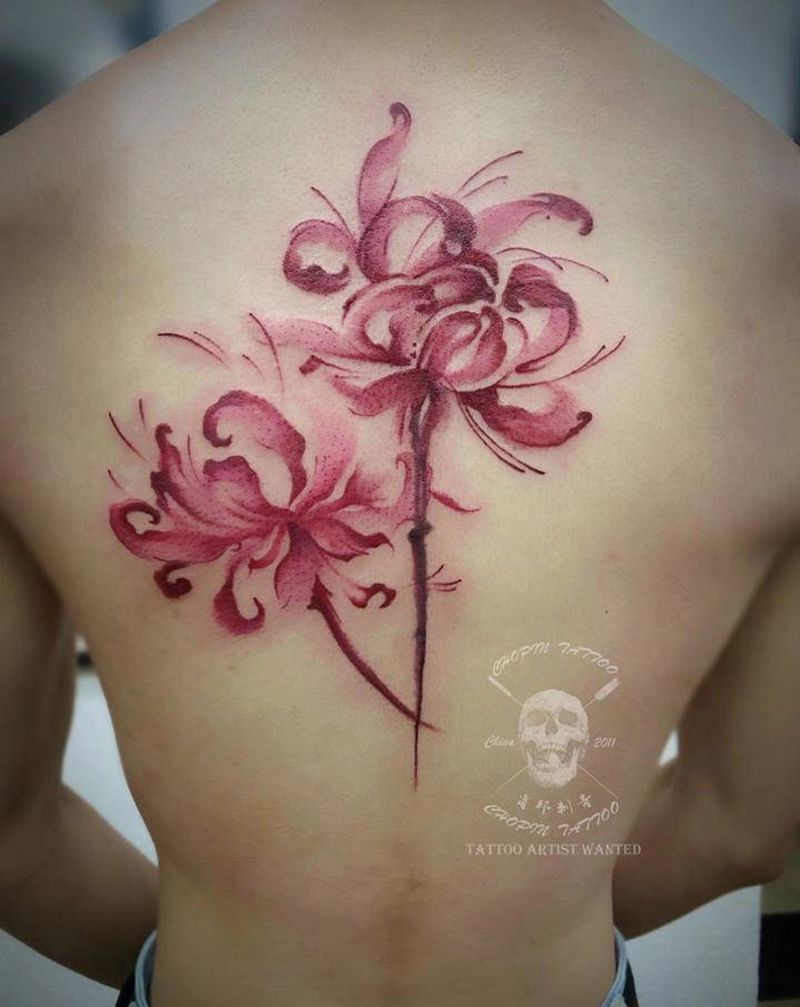 彼岸花纹身图片_背部水墨纹身图案