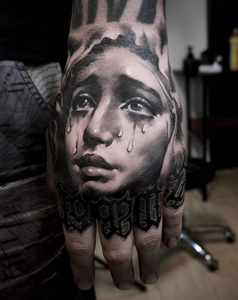 圣母哥特纹身图片_手部欧美写实遮盖花手雕塑纹身图案