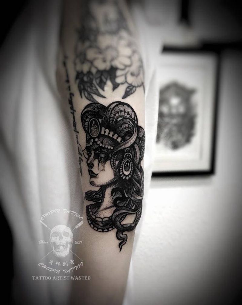 点刺作业纹身图片_手臂点刺纹身图案