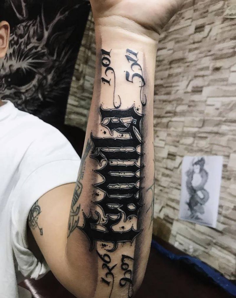花体纹身图片_手臂花体字纹身图案