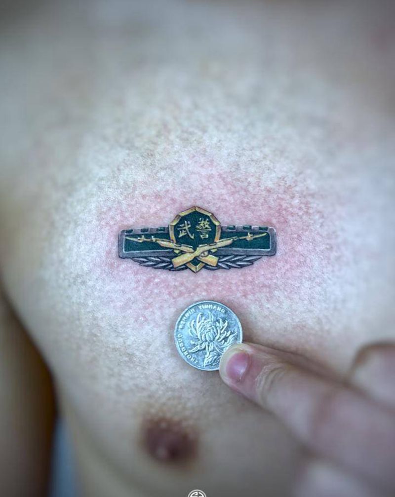 徽纹身图片_胸部欧美写实水彩纹身图案