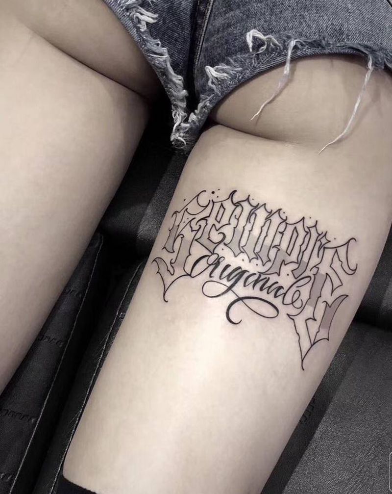 ⚜️纹身图片_腿部花体字奇卡诺 西海岸花体纹身图案