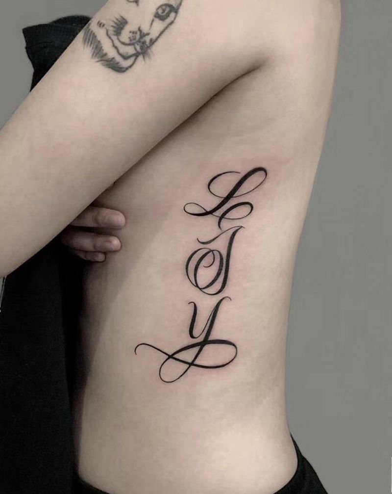 ⚜️纹身图片_腰部花体字花体奇卡诺西海岸纹身图案