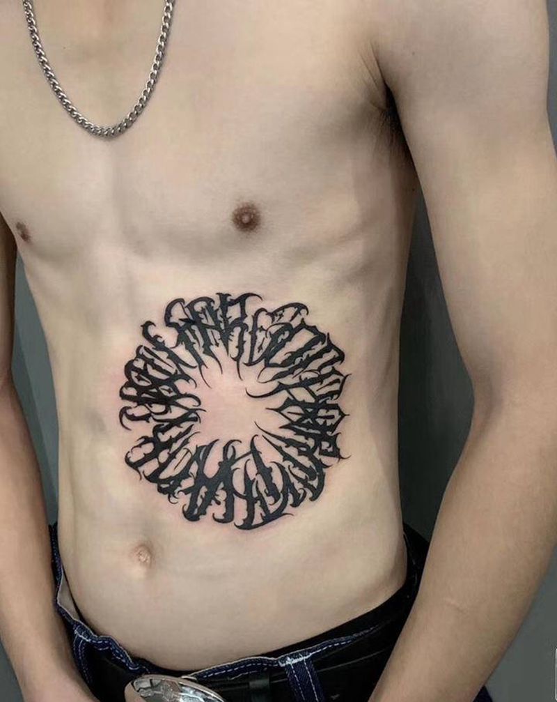 ⚜️纹身图片_腰部花体字花体 奇卡诺西海岸纹身图案