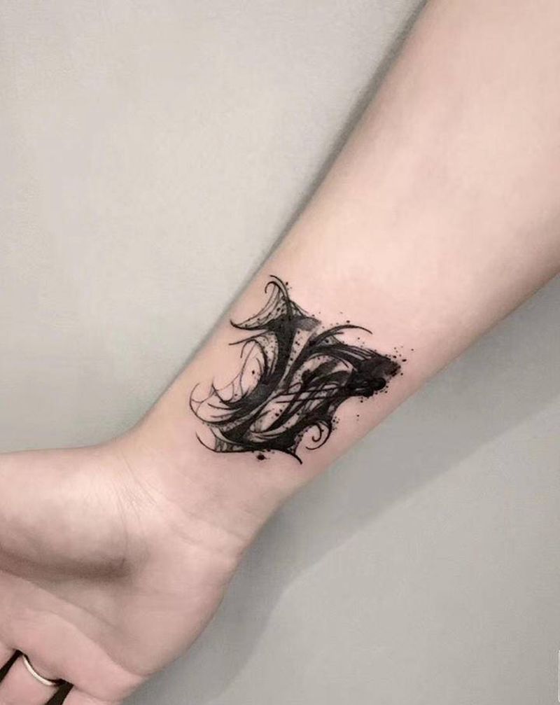 ⚜️纹身图片_手臂花体字花体奇卡诺西海岸纹身图案