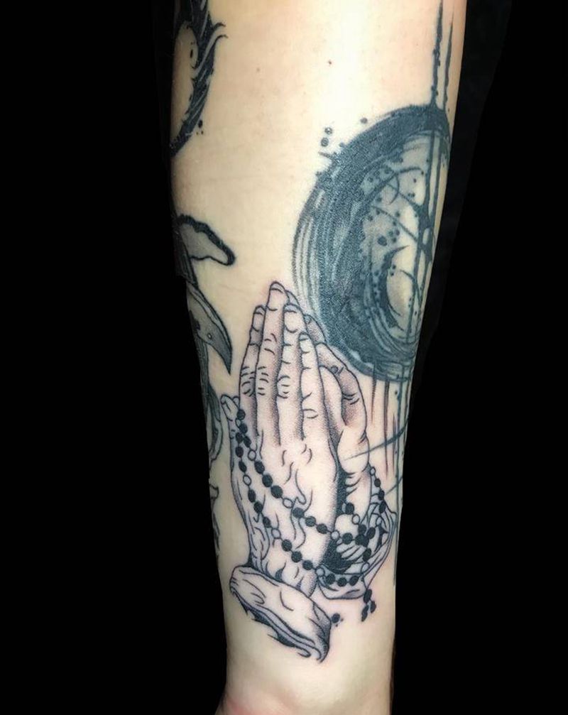 祈祷之手 水浪纹身图片_手臂纹身图案