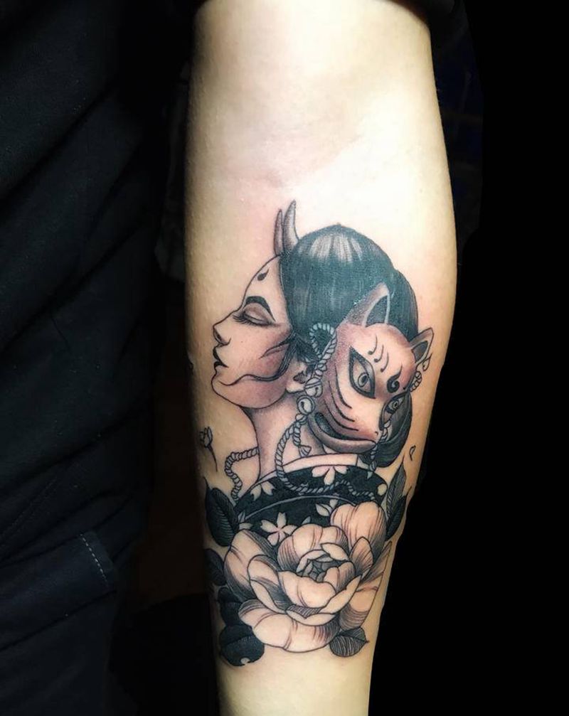 面具女郎纹身图片_手臂新传统艺妓纹身图案