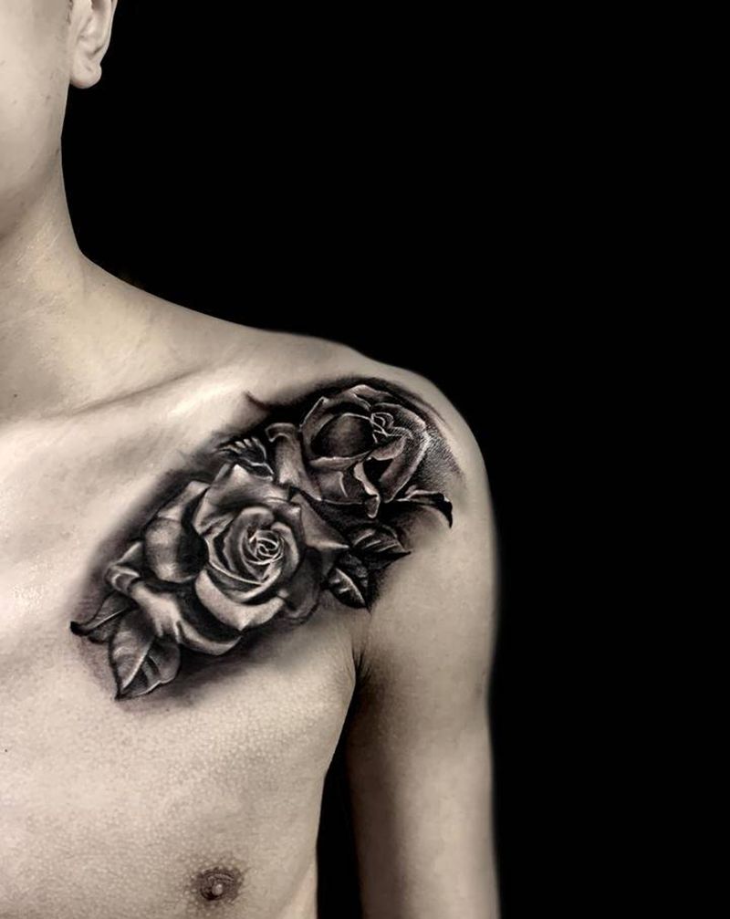 写实玫瑰纹身图片_肩部欧美写实玫瑰纹身图案