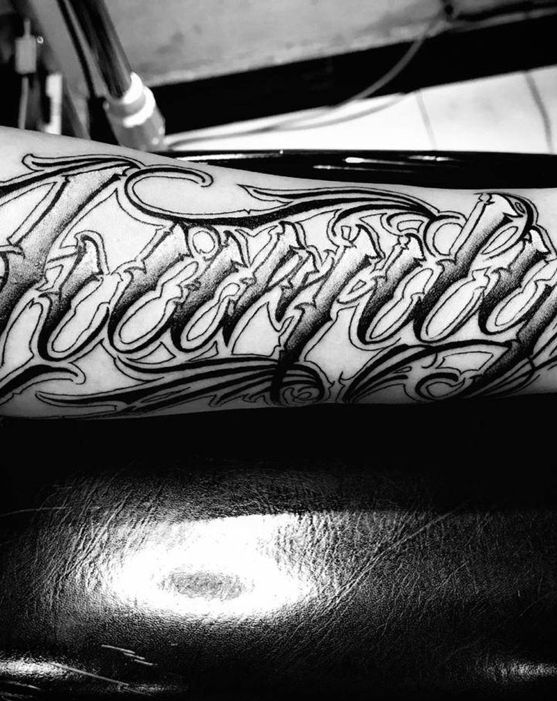 奇卡诺字体纹身图片_手臂花体字家庭纹身图案