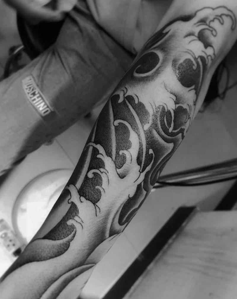 水浪纹身图片_手臂新传统水浪纹身图案