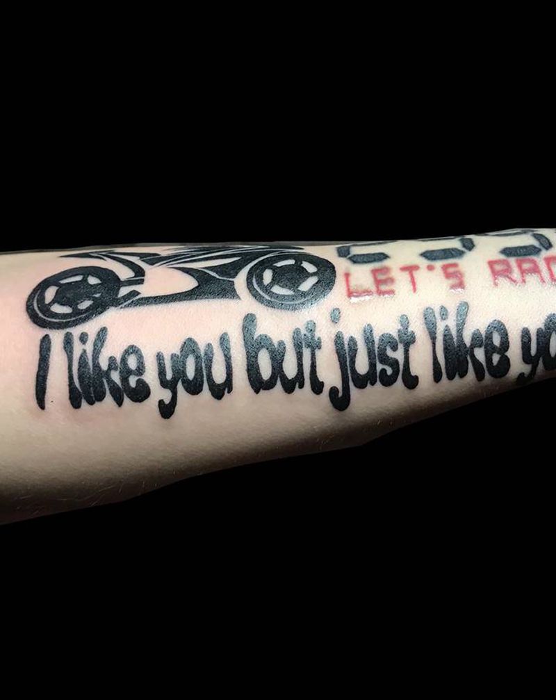 字母 小摩托纹身图片_手臂花体字英文字母纹身图案
