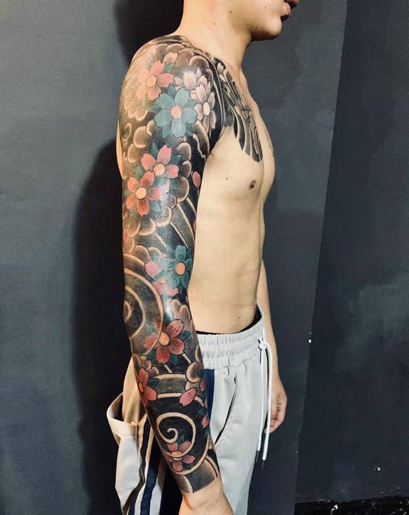 传统樱花臂纹身图片_手臂老传统纹身图案