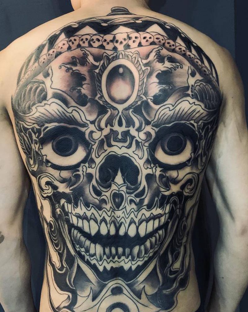 满背骷髅头纹身图片_背部欧美写实纹身图案