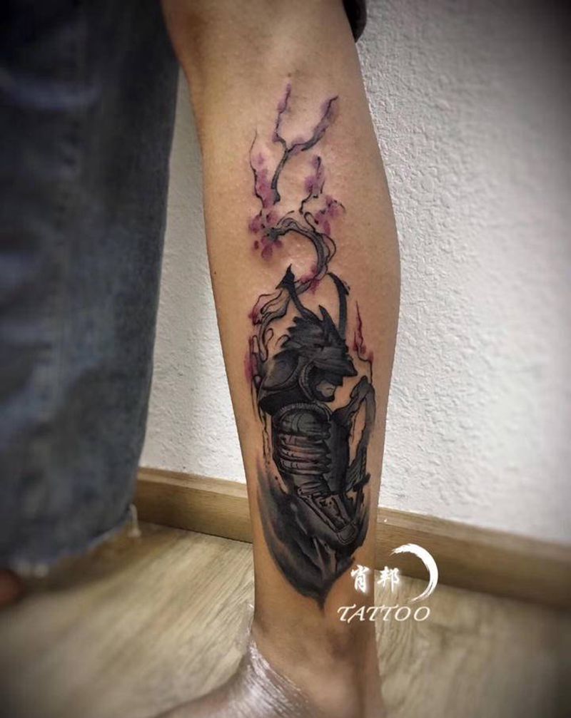 小腿武士纹身图片_腿部水墨纹身图案