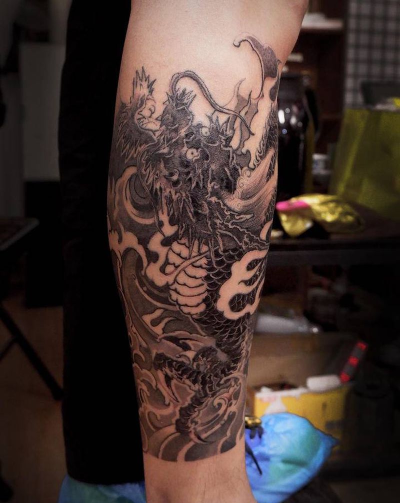 龙纹身图片_脚部老传统云龙设计纹身图案