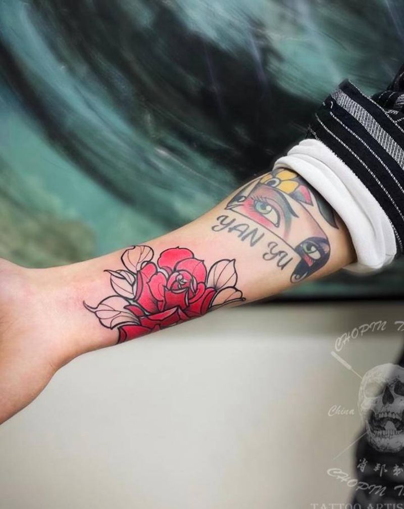 填空加朵花纹身图片_手臂Old School纹身图案