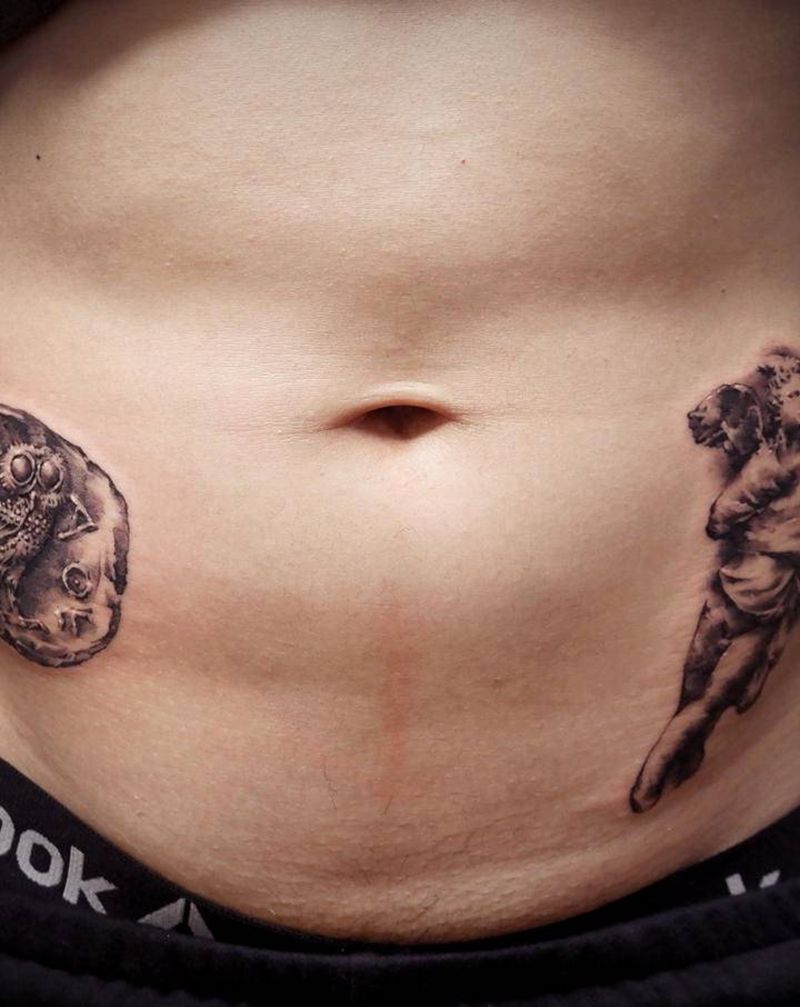 爱欲 智慧纹身图片_腹部欧美写实纹身图案