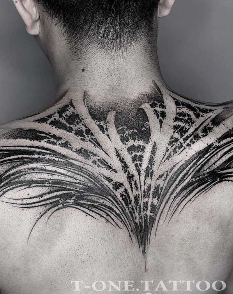 T-one纹身图片_背部花体字纹身图案