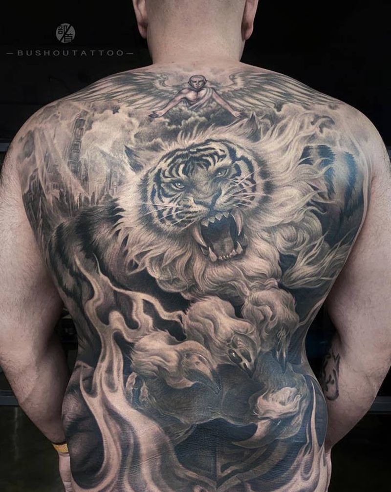 登峰覆刃纹身图片_背部欧美写实老虎纹身图案