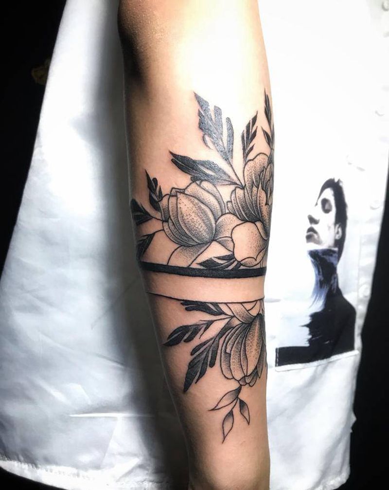 臂环 素花纹身图片_手臂点刺素花纹身图案