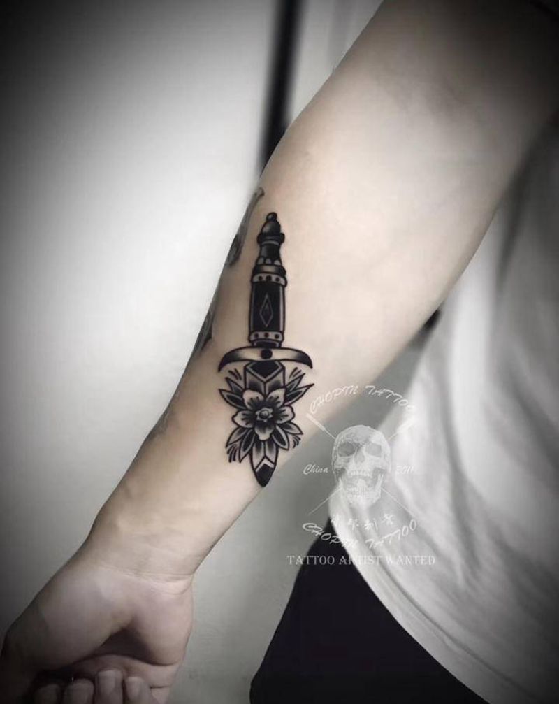 oldschool小刀纹身图片_Old School纹身图案