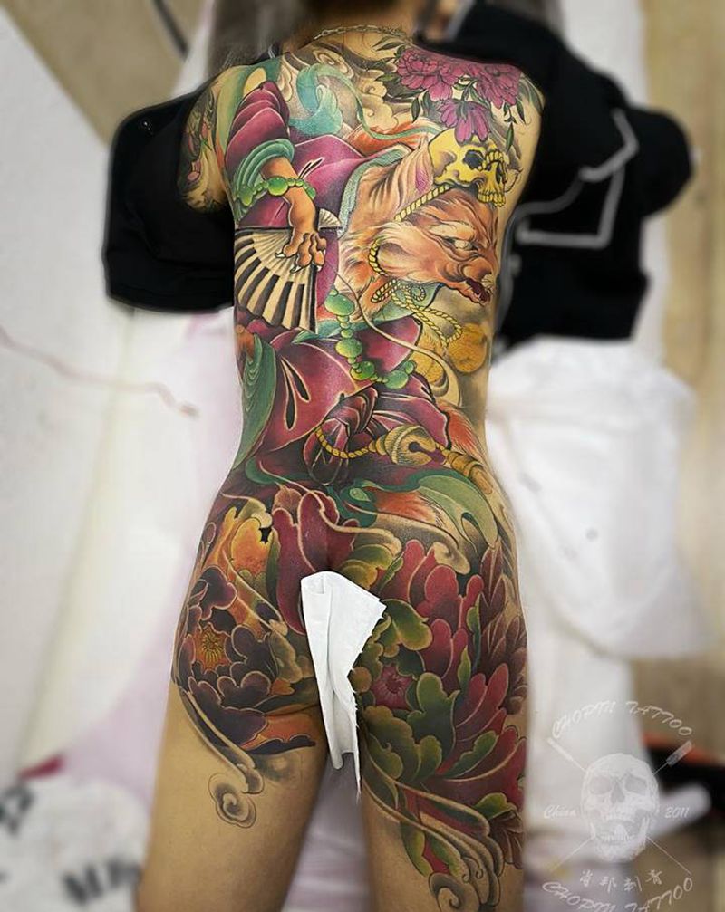 大满背新传统狐狸纹身图片_背部臀部新传统满背纹身图案