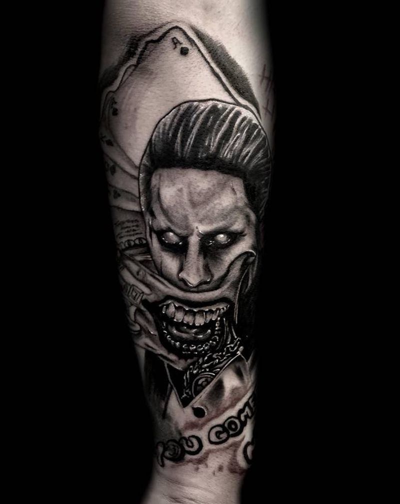 小丑纹身图片_手臂欧美写实小丑纹身图案