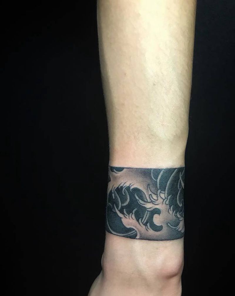 浪花纹身图片_手臂老传统水浪纹身图案