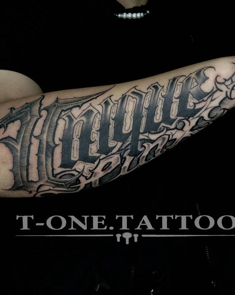 T-one纹身图片_手臂花体字纹身图案