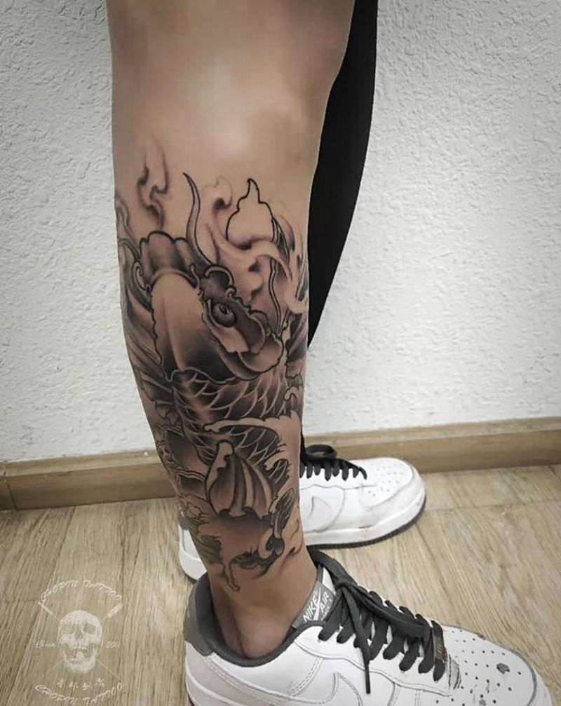 锦鲤纹身图片_腿部新传统纹身图案