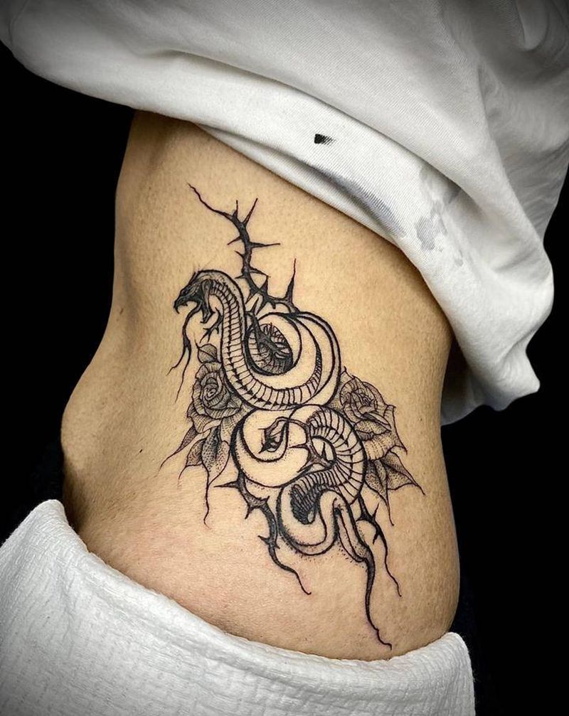 T-one纹身图片_腹部欧美写实蛇纹身图案