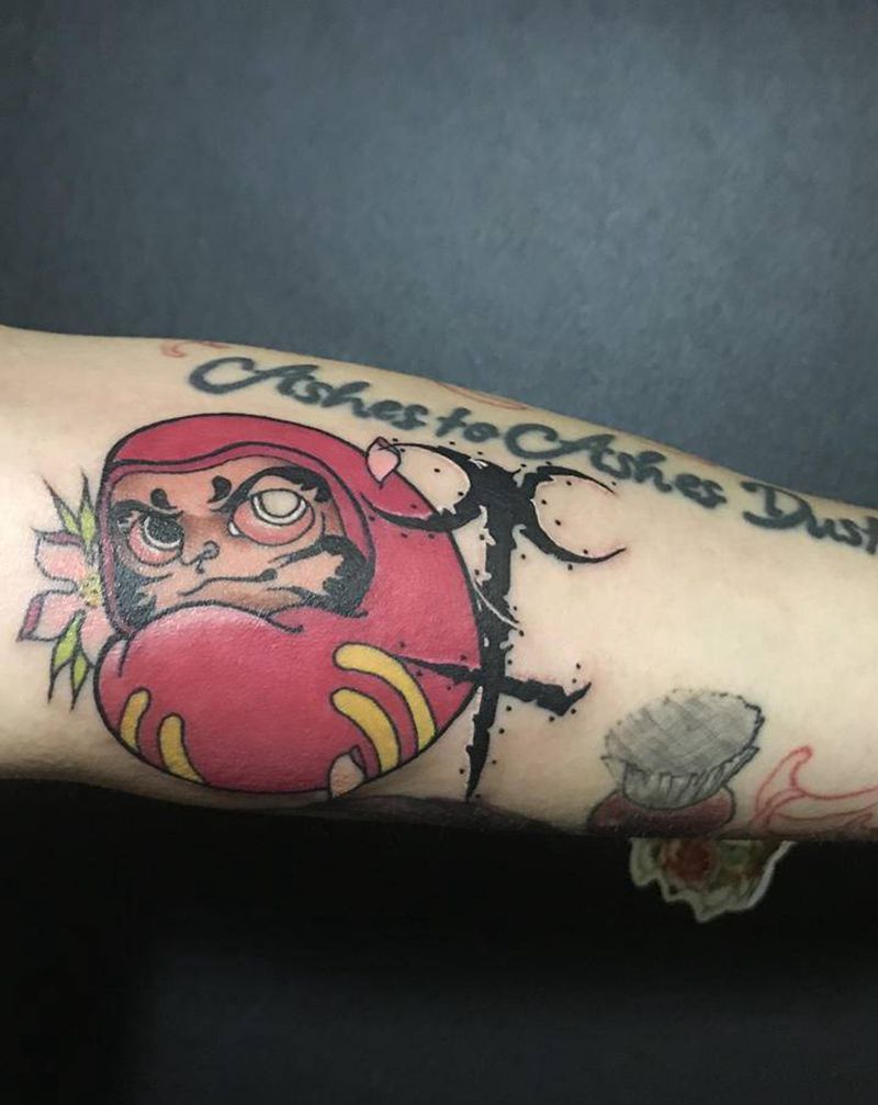 达摩蛋纹身图片_手臂老传统达摩蛋纹身图案