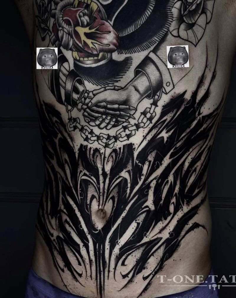 T-one纹身图片_腹部花体字暗黑原创手绘纹身图案