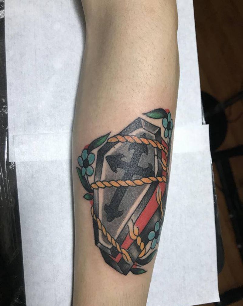 棺材纹身图片_手臂Old School棺材 樱花纹身图案