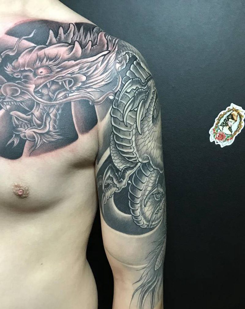 半胛 龙纹身图片_胸部手臂新传统龙纹身图案