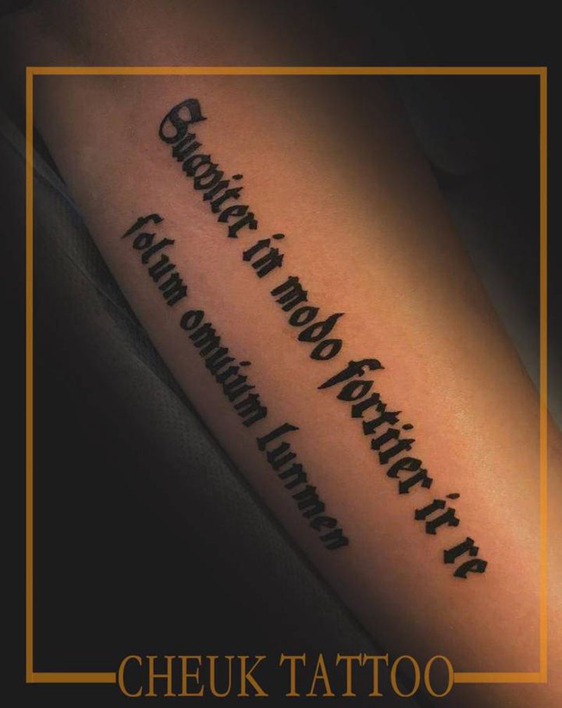 字母纹身图片_手臂花体字纹身图案