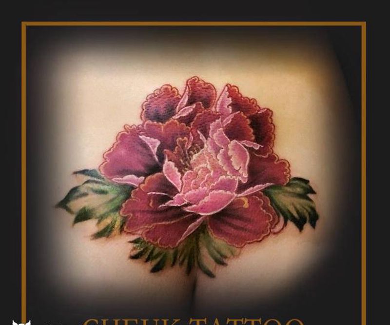 牡丹遮盖纹身图片_臀部新传统水墨纹身图案