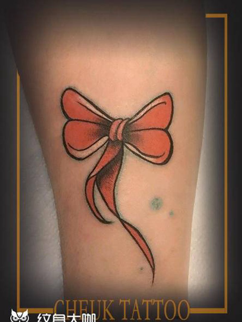 蝴蝶结纹身图片_手臂Old SchoolNew School纹身图案