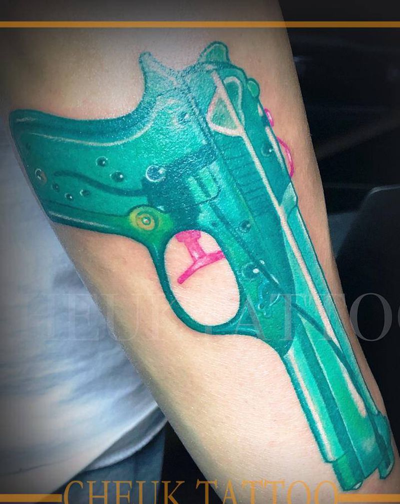 水枪纹身图片_手臂欧美写实New School纹身图案