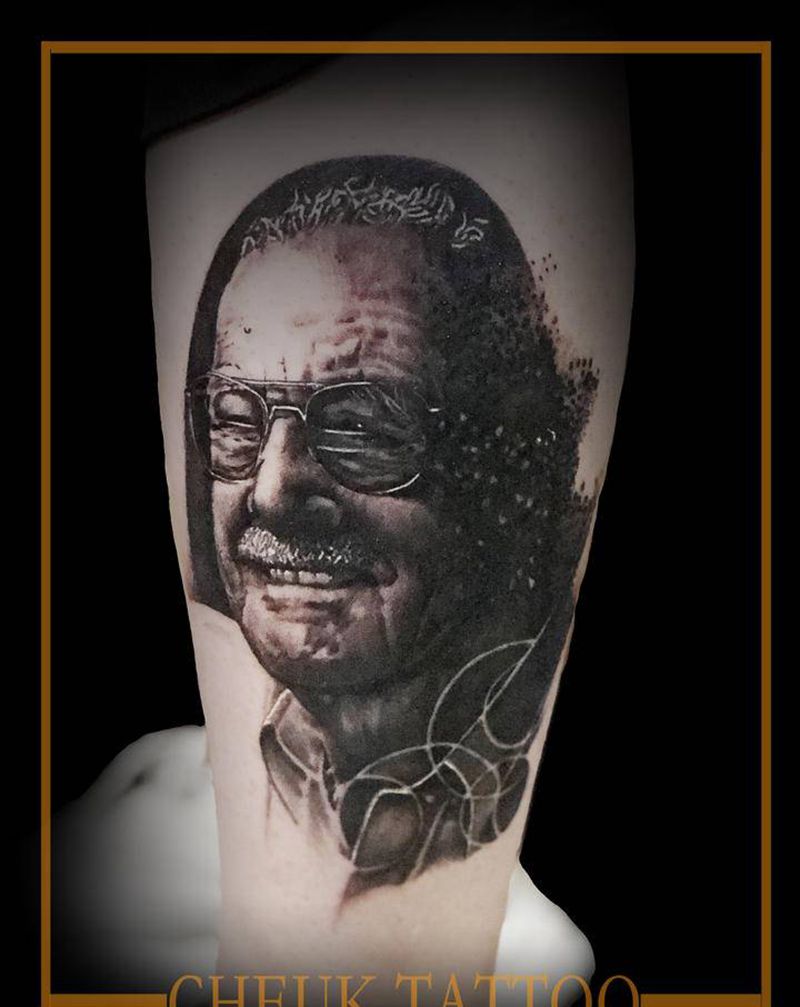 漫威老头纹身图片_腿部欧美写实New School纹身图案