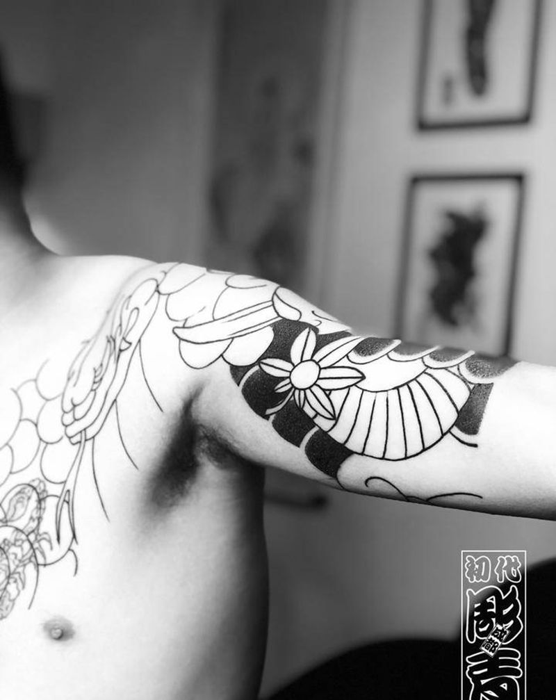 遮盖持续中纹身图片_肩部老传统日式刺青纹身图案